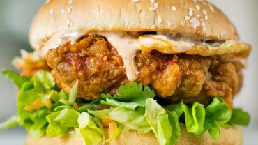Friet & Crispy Chickenburger